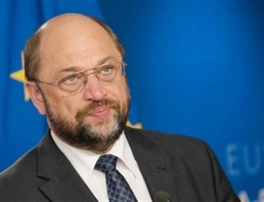 Tagesspiegel: «Oι θέσεις του Μ. Σουλτς για το ελληνικό ζήτημα είναι παρόμοιες με αυτές του Β. Σόιμπλε»